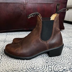 Blundstone 1673 Heeled Leather Chelsea Boots